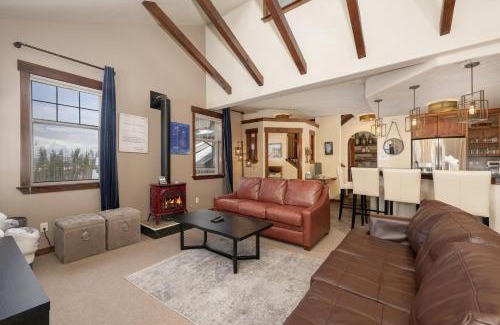 Fraser Apartment | Cozens Pointe B-301 condo
