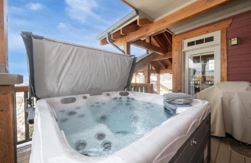 Fraser Apartment | Cozens Pointe B-301 condo
