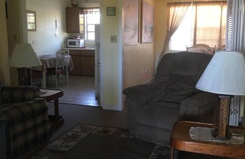Bay Esplanade Apartment | Cozy 1 bedroom on the water!Apt.#2