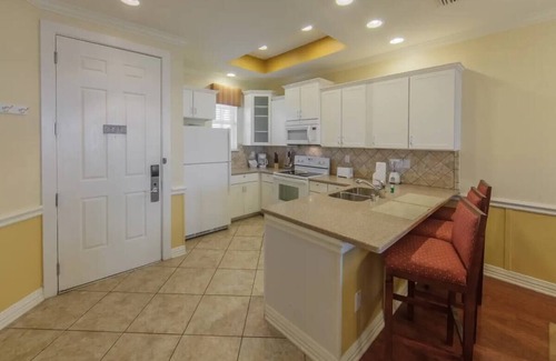 Flint Apartment | Cozy 2-bedroom apartment with AC, fitness room and WiFi in welcoming Flint