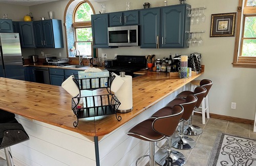 Paw Paw Lake House | Cozy 4-bedroom house in adorable Watervliet with fitness room, WiFi