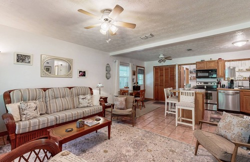 Amelia City House | Cozy cottage near the beach with internet, AC, Washer/Dryer