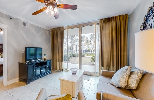 Fort Walton Beach Condo | Cozy Ground-Floor Condo On Okaloosa Island! Waterfall, Lazy River