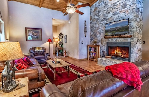 Alto Cabin | Cozy Knotty and Nice, 4 bedrooms, Game Room, Views, Sleeps 10