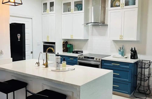 Mission House | Cozy stay in Mission - With Pool & Patio