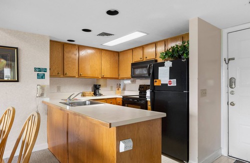 Gatlinburg - Pigeon Forge Condo | Deer Ridge Mountain Resort D301 | Mtn Views & Indoor/Outdoor Pools!