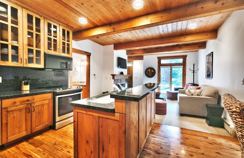 Deer Valley House | Deer Valley Drive - Easy Walk/Shuttle to Skiing and Main St.
