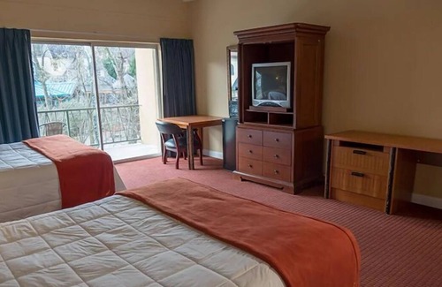 Gatlinburg House | Dog Friendly Accommodations In The Heart of Downtown Gatlinburg!