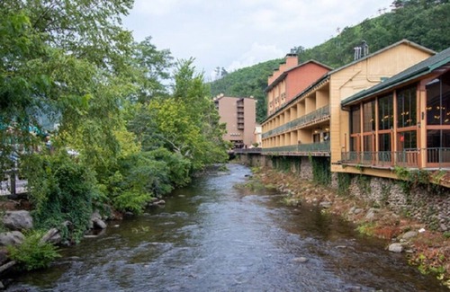 Gatlinburg House | Dog Friendly Accommodations In The Heart of Downtown Gatlinburg!