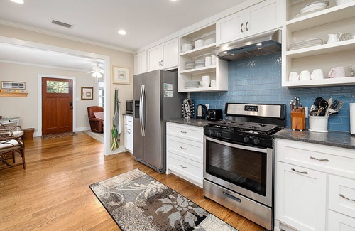 Kings Terrace House | Dog Friendly! Huge Privacy Fenced Backyard! Close to Beaches!