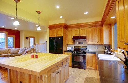 Steamboat Springs House | Dog's OK! Epic Views-Easy Access to Mtn/Town-Walk to Town/Trails-Garage-Deck-Fenced Patio-Grill-W/D