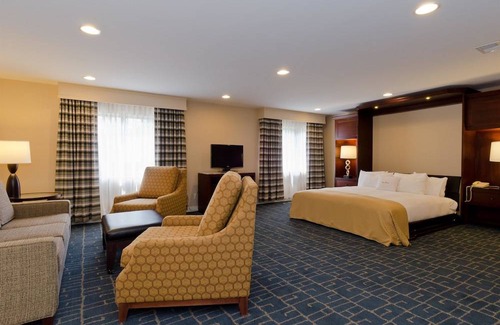 Barclay Downs Hotel | DoubleTree Suites by Hilton Charlotte/SouthPark