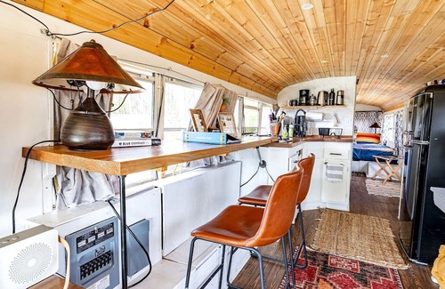 Grandview House | Eccentric Converted Bus, Perfect for a Tennessee Vacation