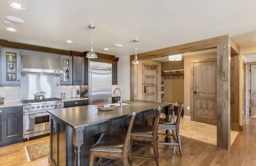 Steamboat Springs Condo | Edgemont 2707 Luxury On Mountain Condo With Ski-In/Ski-Out Access!