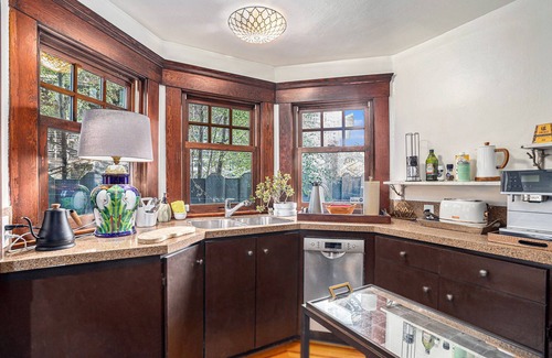 Upper Telegraph House | Elmwood House Berkeley