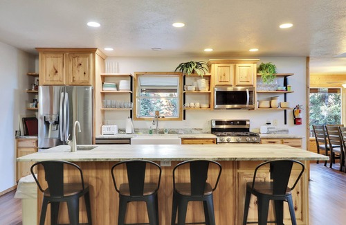 Duck Creek Village Cabin | Empty Saddle - 6 bedrooms/3.5 baths