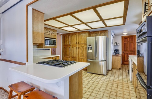Grand Lake House | Enjoy Deck + Mtn Views: Grand Lake Retreat!