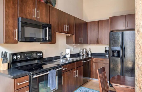 Downtown Nashville Condo | Enjoy extra savings | no rental car needed! Walk to Broadway! The Willie Loft by Music City Loft