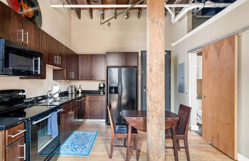 Downtown Nashville Condo | Enjoy extra savings | no rental car needed! Walk to Broadway! The Willie Loft by Music City Loft