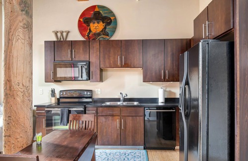 Downtown Nashville Condo | Enjoy extra savings | no rental car needed! Walk to Broadway! The Willie Loft by Music City Loft