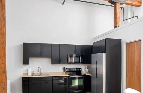 Downtown Nashville Condo | Enjoy extra savings | no rental car needed! Walk to Broadway. Center Stage Loft by Music City Loft
