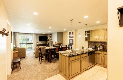 North Park City Condo | Enjoy Luxury Resort Amenities in the Heart of Old Town Park City! Snowblaze 208