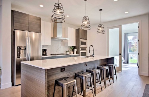 Englewood House | Epic New Home, Prime Location & 5BD