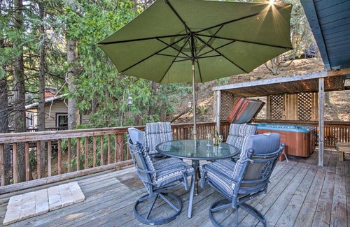 Crestline House | Epic Winter Cabin Retreat in Crestline with Hot Tub!