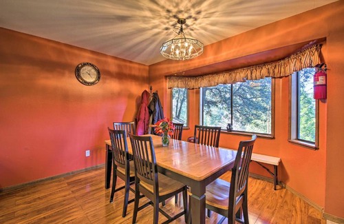 Crestline House | Epic Winter Cabin Retreat in Crestline with Hot Tub!