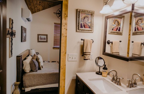 Dripping Springs House | Estable - Asante Lodging & Events