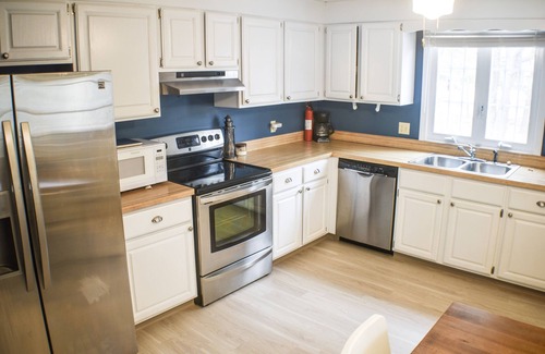 North Eastham House | Experience Cape Cod Beaches: Charming 4-bedroom just a 10min stroll to the beach