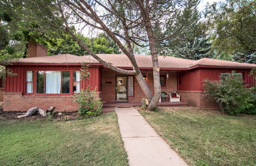 Glenwood Springs House | Family Home w/Grill & Large Yard, Near Downtown Glenwood Springs! Dog Friendly!