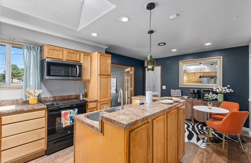 South Westminster House | Family Retreat Games, Fun & Spacious Stay