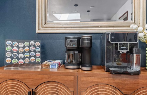 South Westminster House | Family Retreat Games, Fun & Spacious Stay