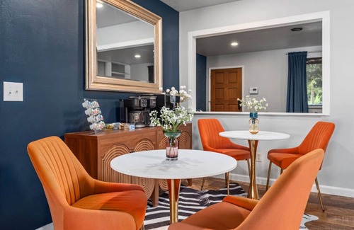 South Westminster House | Family Retreat Games, Fun & Spacious Stay