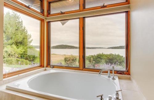 Anacortes House | Fidalgo Island Waterfront Stunner