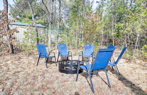 Krakow House | Fire Pit Family-Friendly Cabin in Gillett!