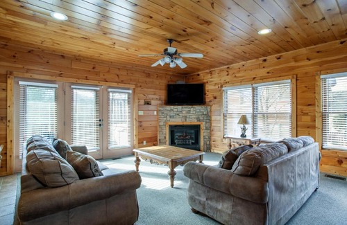 Gatlinburg House | Firefly Falls MTN View Hot Tub Game Room