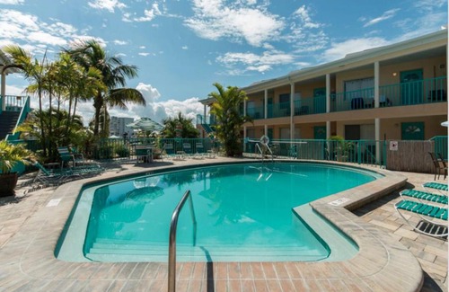 Bay Esplanade House | Five Palms Suite 204 - Daily - Weekly - Monthly