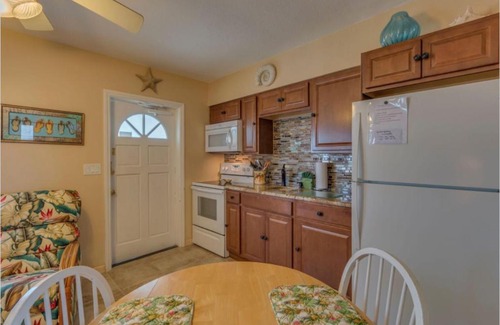Bay Esplanade House | Five Palms Suite 204 - Daily - Weekly - Monthly