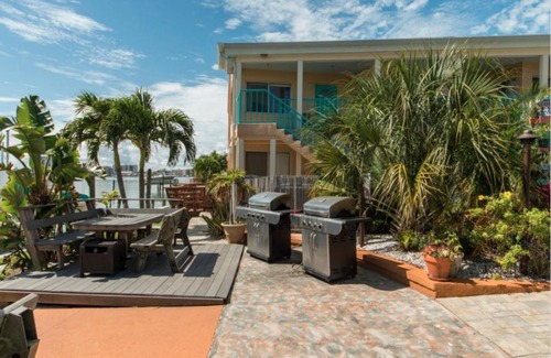 Bay Esplanade House | Five Palms Suite 204 - Daily - Weekly - Monthly
