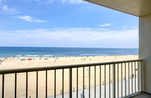 Northeast Virginia Beach Apartment | FLASH SALE! Stylish Suite w/Private Balcony, Jetted Tub, WiFi, Gym & Resort Pools