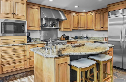 Baldy Mountain House | Free SkyCard Act - Ski Area Views, Private Hot Tub, Gas Fireplace-Above the Fray