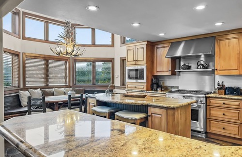 Baldy Mountain House | Free SkyCard Act - Ski Area Views, Private Hot Tub, Gas Fireplace-Above the Fray