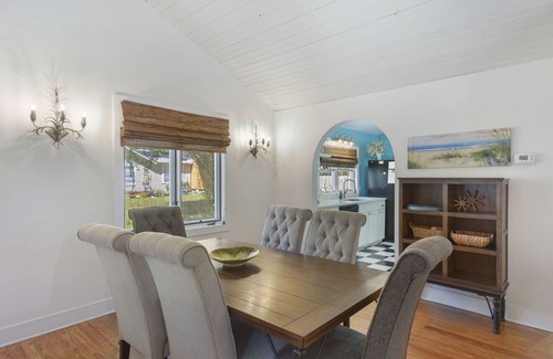 Demere Park House | Fully remodeled, fully fenced, screened in back porch, dog friendly.