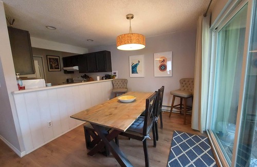 Avon Condo | Fun 2 Bed 2Bath on the Eagle River Vail &Beaver Creek. Cute decor. On bus route