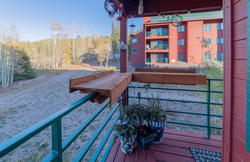 Brian Head Condo | Giant Steps 12 Rustic Retreat ski in/out 2bd/2bath