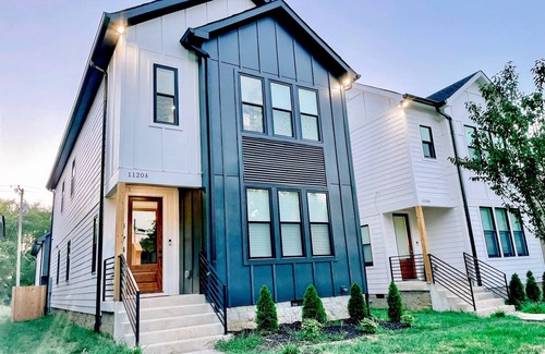 Cleveland Park House | Glamorous 3 BDR in East Nashville – Just 3 Miles to Downtown, Pet Friendly!
