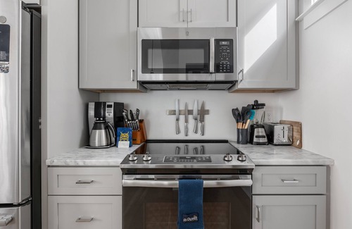 Cannonborough Elliotborough Apartment | Globetrotter Suite C | Whimsical Historic Retreat