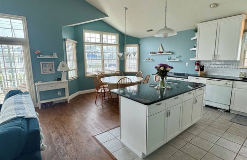 Gold Coast Condo | Gold Coast, 2nd Floor, Pet Friendly. 1 Block from Beach & OC boardwalk!